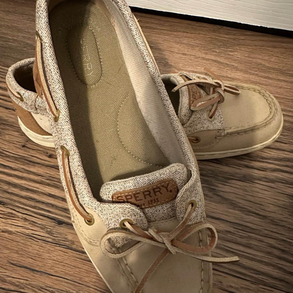 Sperry Women's Cream and Tan Loafers